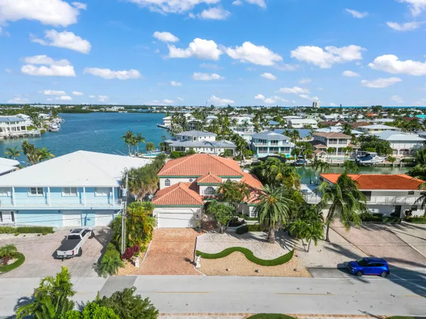 $3,595,000 | 820 12th Street, Key Colony Beach, FL 33051