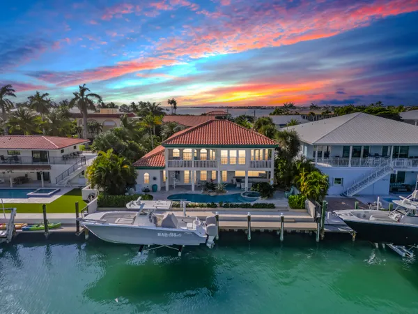 $3,595,000 | 820 12th Street, Key Colony Beach, FL 33051