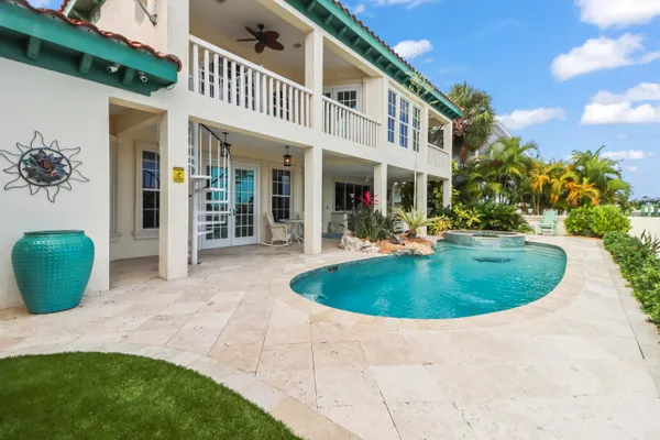 $3,595,000 | 820 12th Street, Key Colony Beach, FL 33051