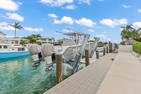 $3,595,000 | 820 12th Street, Key Colony Beach, FL 33051