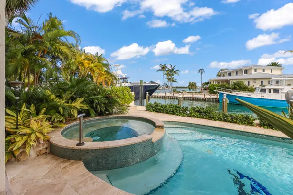 $3,595,000 | 820 12th Street, Key Colony Beach, FL 33051