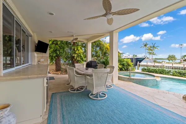 $3,595,000 | 820 12th Street, Key Colony Beach, FL 33051