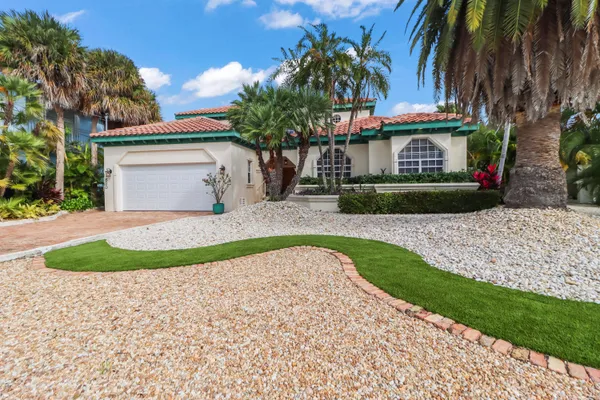 $3,595,000 | 820 12th Street, Key Colony Beach, FL 33051