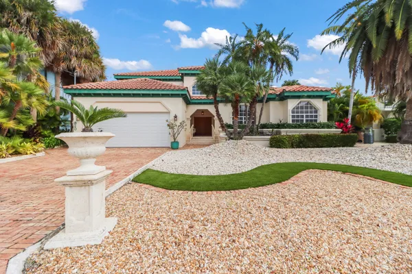 $3,595,000 | 820 12th Street, Key Colony Beach, FL 33051