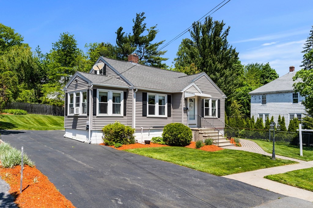 7 Varney Street Worcester, MA 01605 - Photo 2 of 42 Gallery Image 2