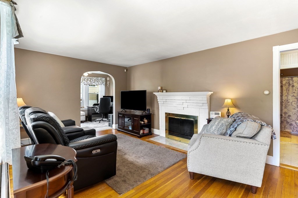 7 Varney Street Worcester, MA 01605 - Photo 4 of 42 Gallery Image 4