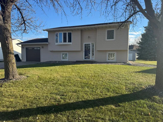 $209,900 | 1505 Westmore Avenue, Wahpeton, ND 58075