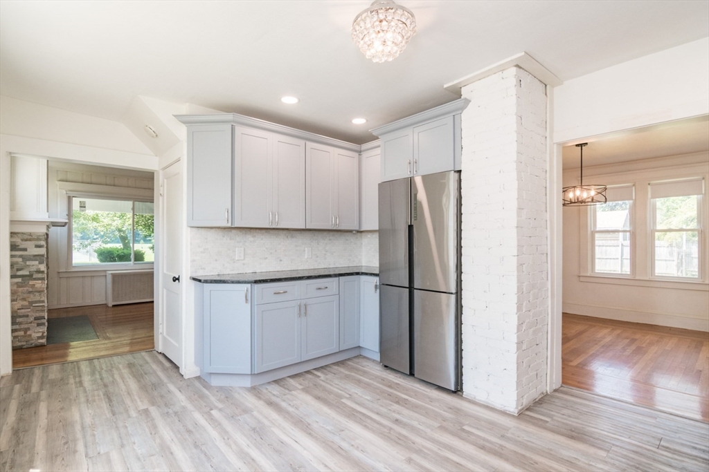 170 Plumtree Road Springfield, MA 01118 - Photo 5 of 31