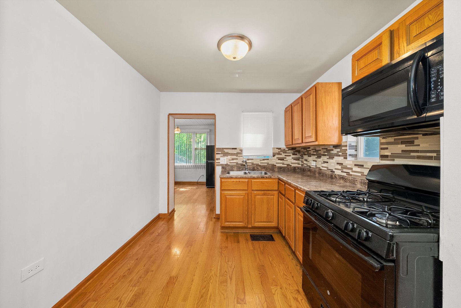 14449 Springfield Avenue Midlothian, IL 60445 - Photo 7 of 28 Gallery Image 7