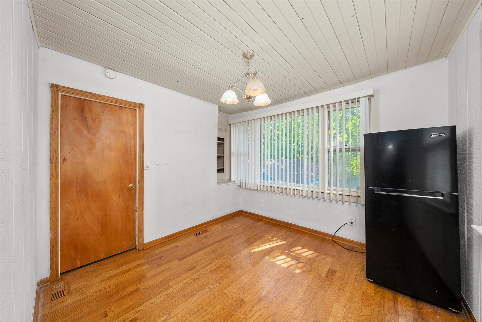 14449 Springfield Avenue Midlothian, IL 60445 - Photo 8 of 28 Gallery Image 8