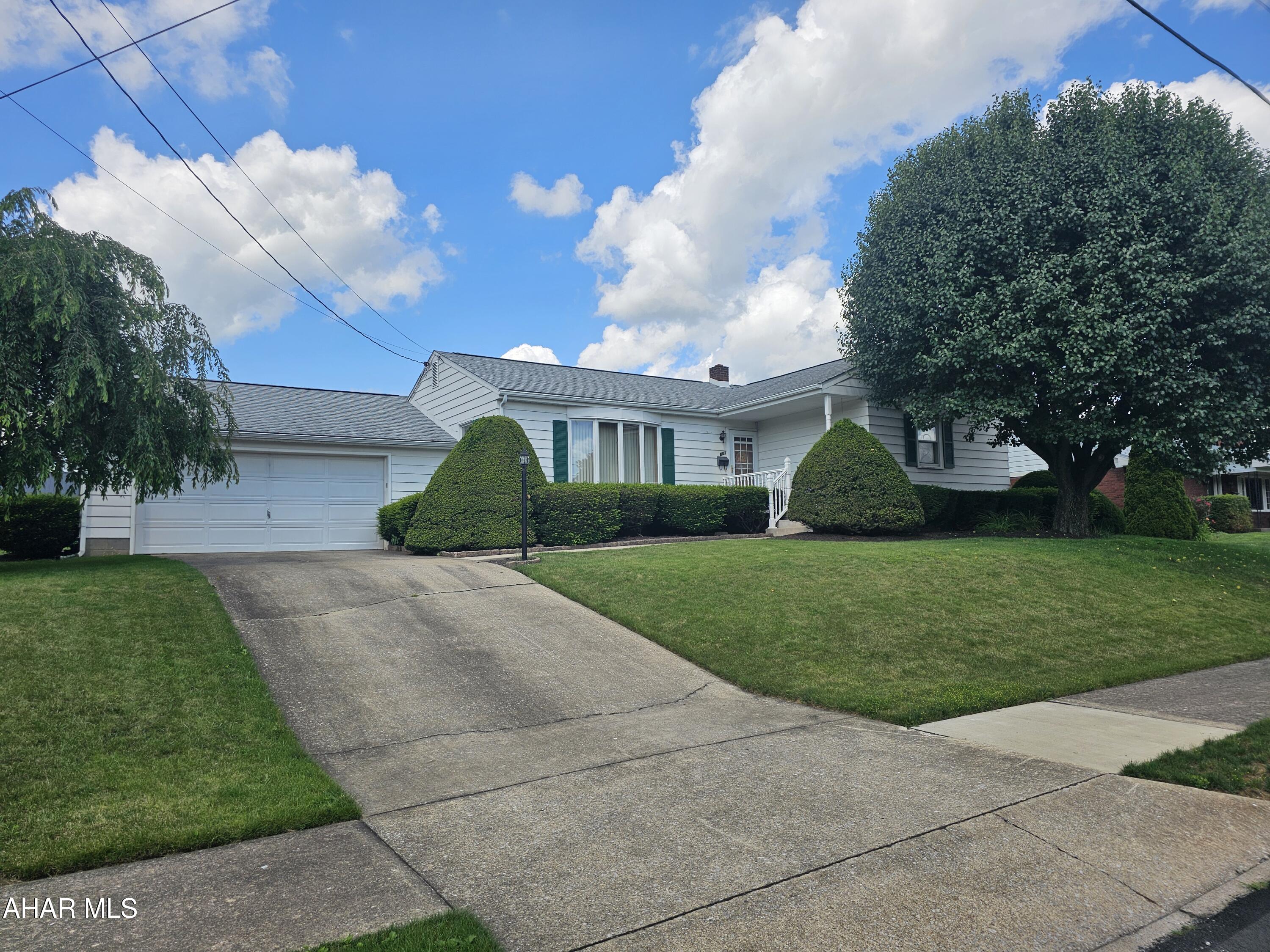 801 James Street Roaring Spring, PA 16673 - Photo 2 of 27