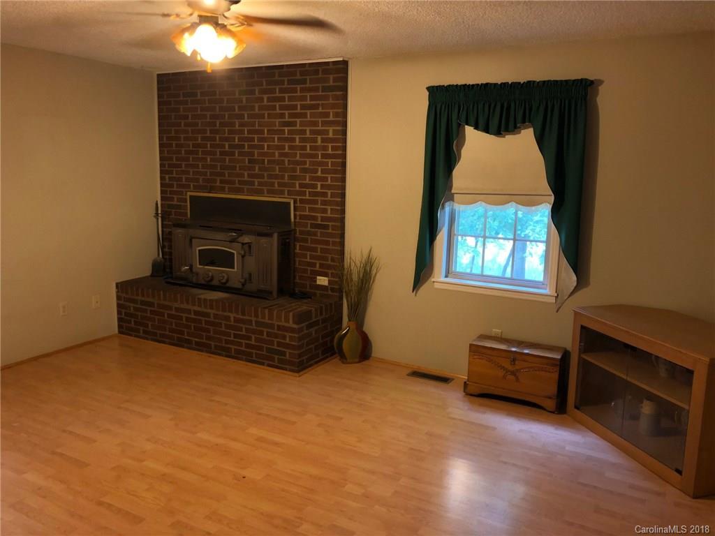 4085 Plateau Road Newton, NC 28658 - Photo 3 of 6