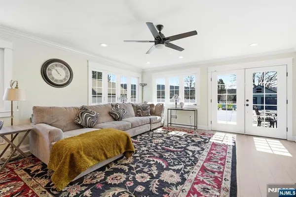 $949,900 | 1074 Colfax Avenue, Pompton Lakes, NJ 07442