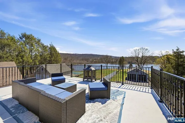 $949,900 | 1074 Colfax Avenue, Pompton Lakes, NJ 07442