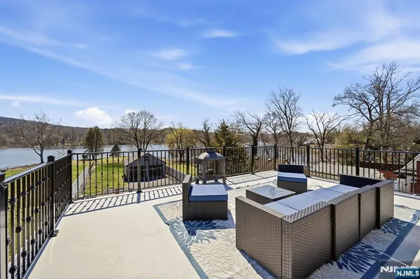 $949,900 | 1074 Colfax Avenue, Pompton Lakes, NJ 07442