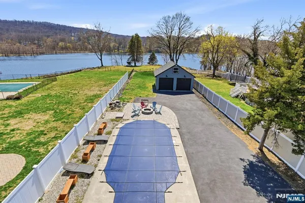 $949,900 | 1074 Colfax Avenue, Pompton Lakes, NJ 07442