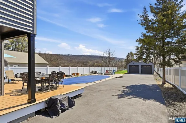 $949,900 | 1074 Colfax Avenue, Pompton Lakes, NJ 07442