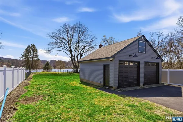$949,900 | 1074 Colfax Avenue, Pompton Lakes, NJ 07442