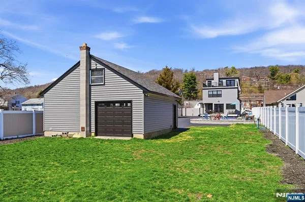 $949,900 | 1074 Colfax Avenue, Pompton Lakes, NJ 07442