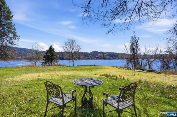 $949,900 | 1074 Colfax Avenue, Pompton Lakes, NJ 07442