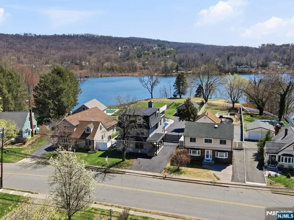 $949,900 | 1074 Colfax Avenue, Pompton Lakes, NJ 07442