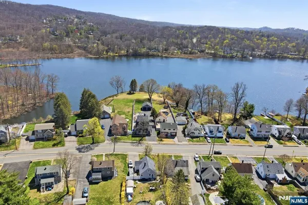 $949,900 | 1074 Colfax Avenue, Pompton Lakes, NJ 07442