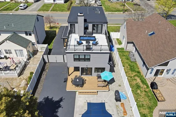 $949,900 | 1074 Colfax Avenue, Pompton Lakes, NJ 07442