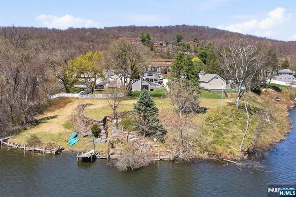 $949,900 | 1074 Colfax Avenue, Pompton Lakes, NJ 07442