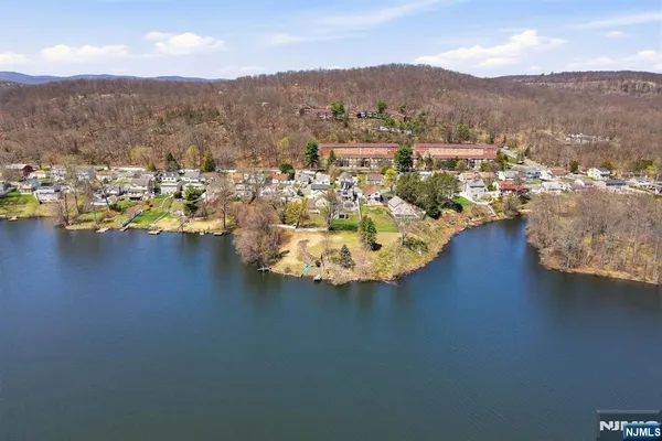 $949,900 | 1074 Colfax Avenue, Pompton Lakes, NJ 07442