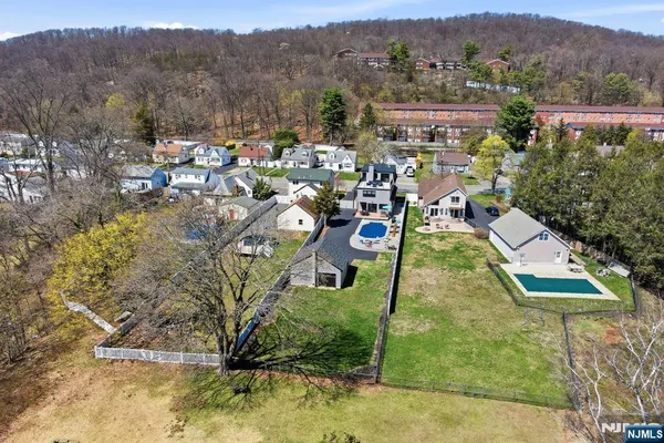 $949,900 | 1074 Colfax Avenue, Pompton Lakes, NJ 07442