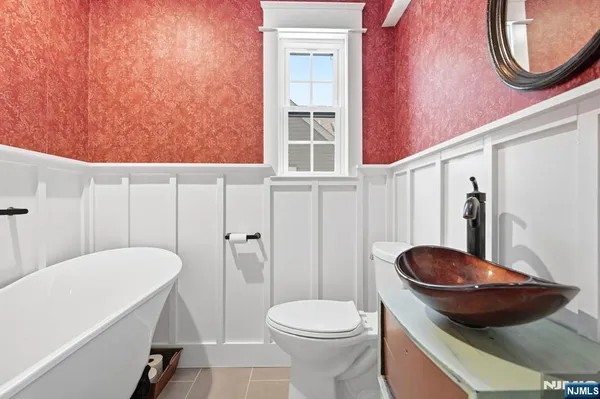 $949,900 | 1074 Colfax Avenue, Pompton Lakes, NJ 07442