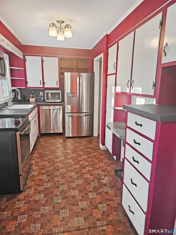 $299,900 | 38 Woodland Drive, Montville, CT 06382