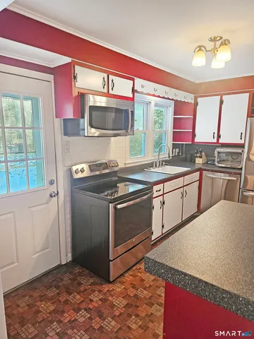 $299,900 | 38 Woodland Drive, Montville, CT 06382