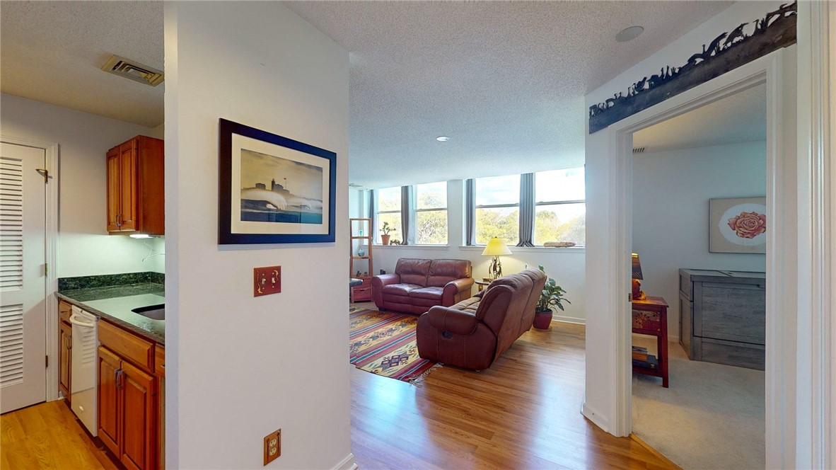 140 High Street, Unit 310 Westerly, RI 02891 - Photo 6 of 23 Entryway