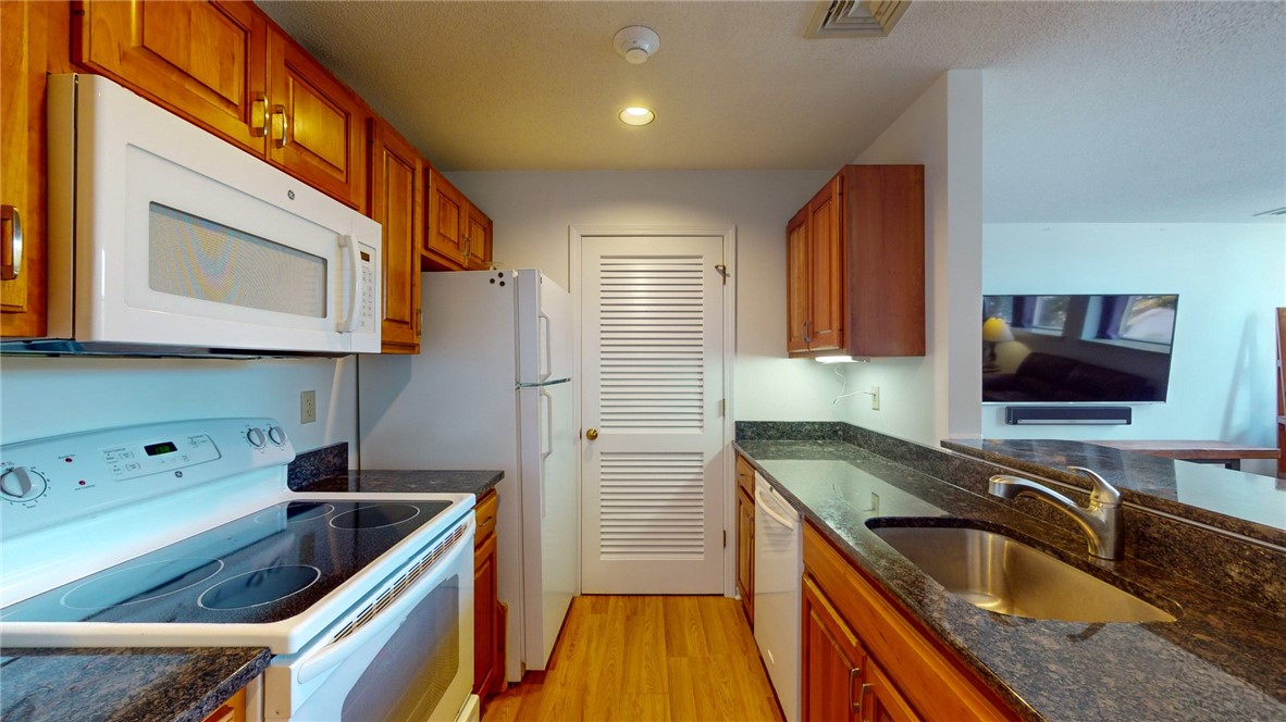 140 High Street, Unit 310 Westerly, RI 02891 - Photo 7 of 23 Kitchen