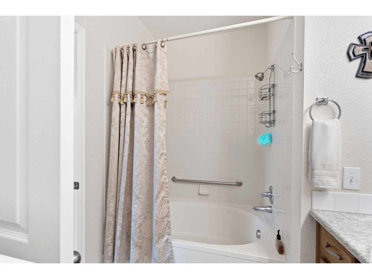 5133 Old Mill Road Fort Collins, CO 80528 - Photo 26 of 39 Primary bathroom