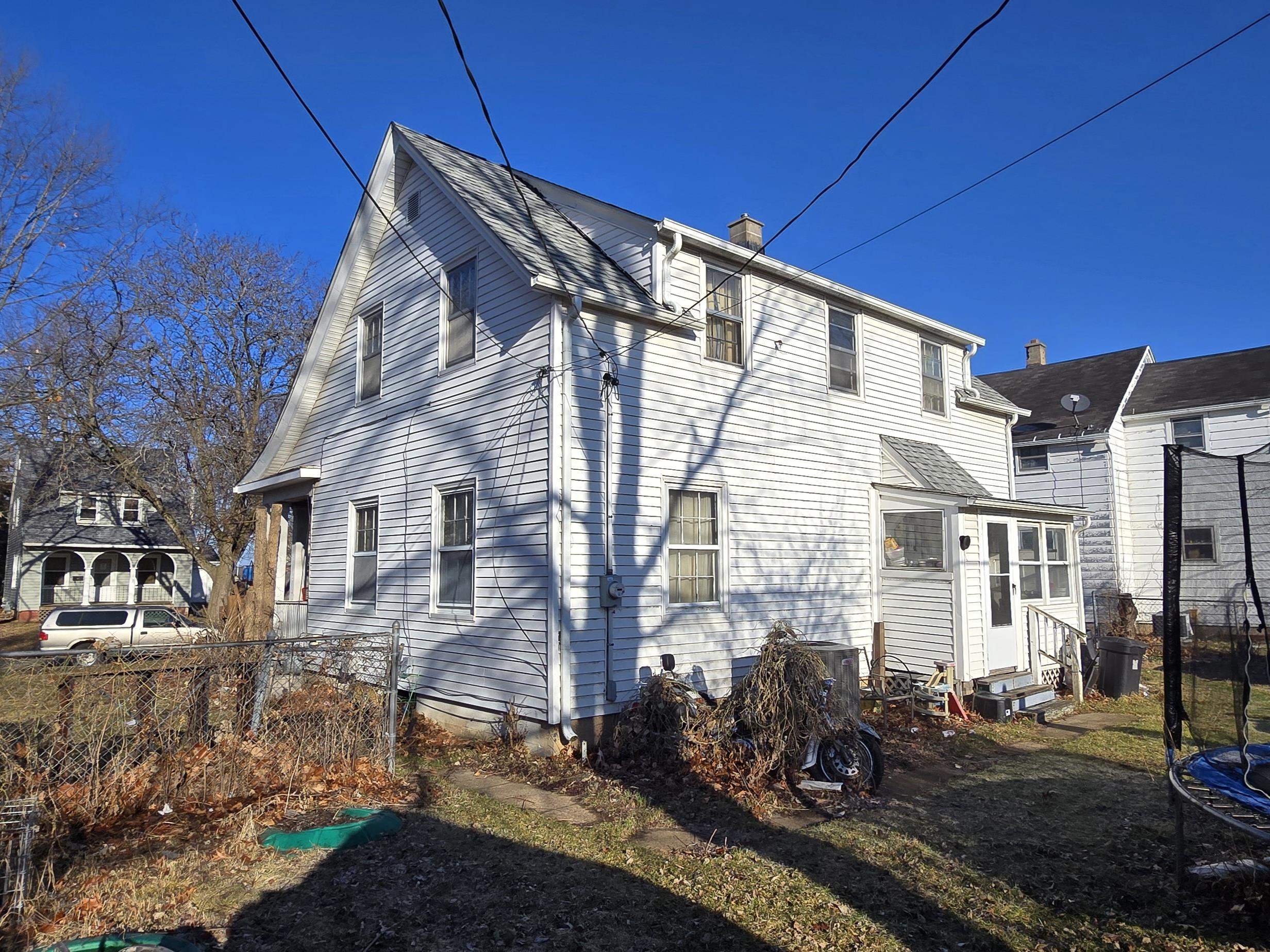 1737 Pine Street Beloit, WI 53511 - Photo 3 of 4