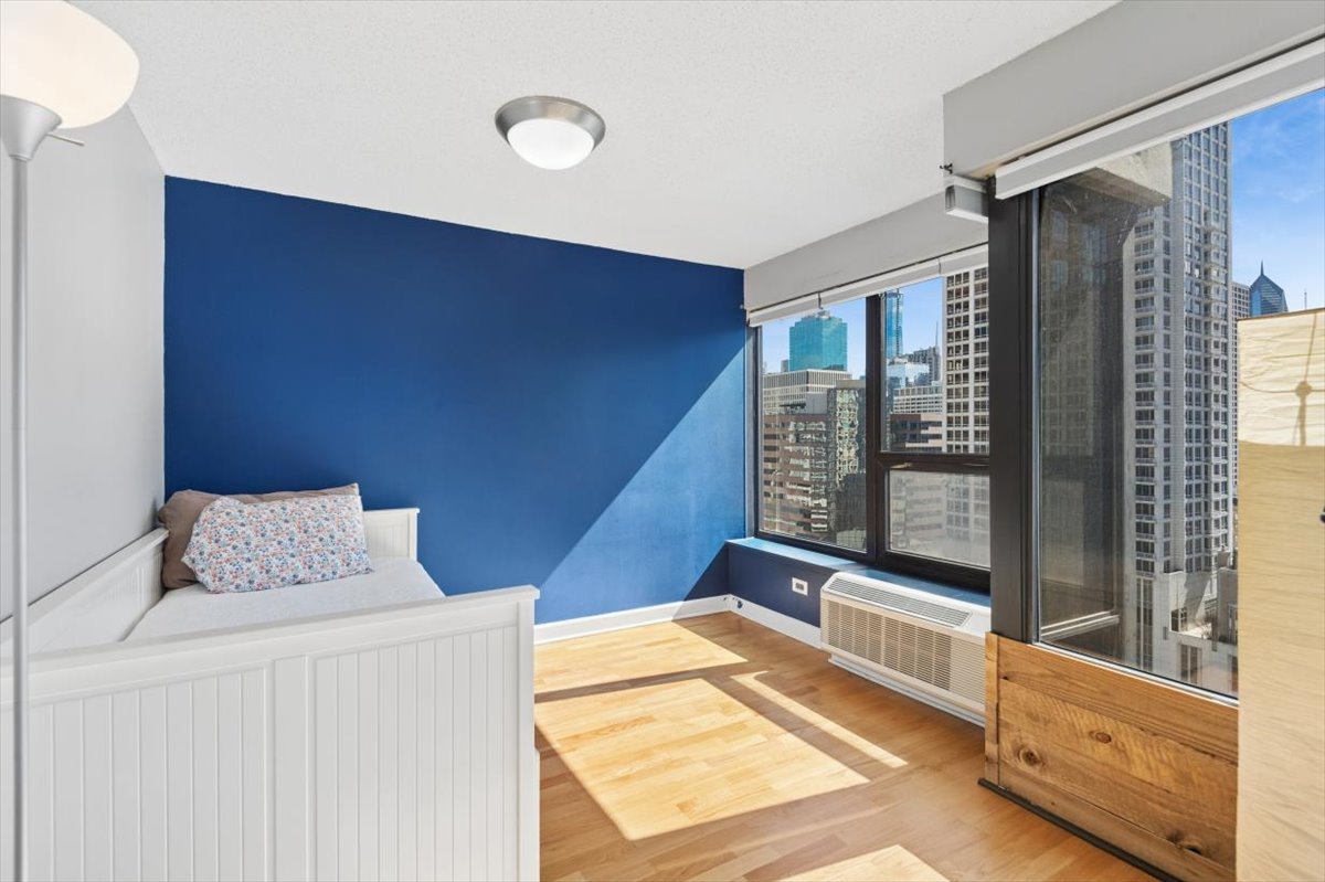 30 East Huron Street, Unit 2204 Chicago, IL 60611 - Photo 15 of 36 a bedroom with a large bed and a window