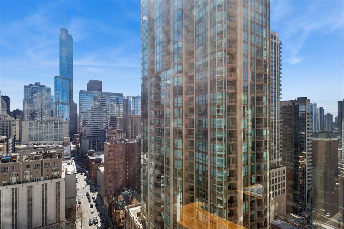 30 East Huron Street, Unit 2204 Chicago, IL 60611 - Photo 19 of 36 a view of a city with tall buildings