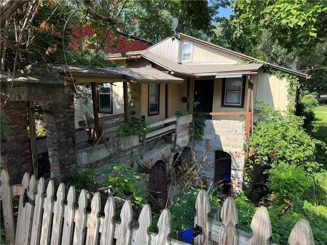 $265,000 | 2024 Summit Street, Kansas City, MO 64108