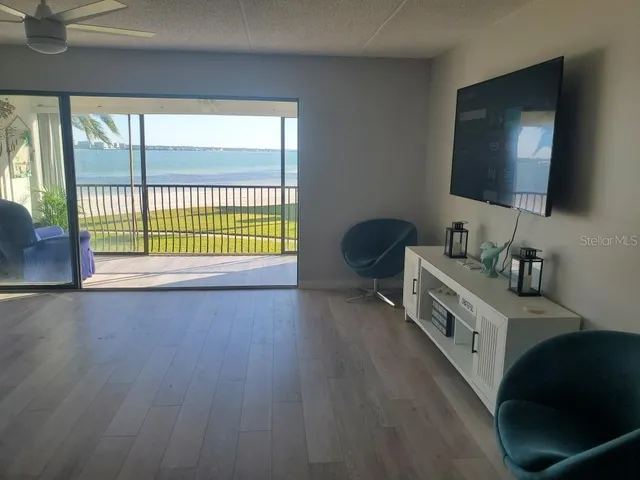 $4,000 | 895 South Gulfview Boulevard, Unit 202, Clearwater, FL 33767