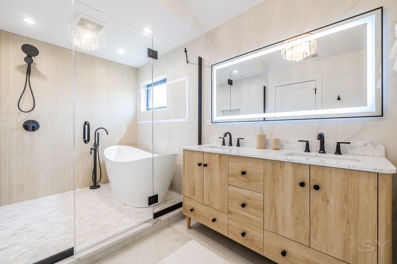 2247 South 6th Avenue North Riverside, IL 60546 - Photo 34 of 57 a bathroom with a double vanity sink mirror and bathtub