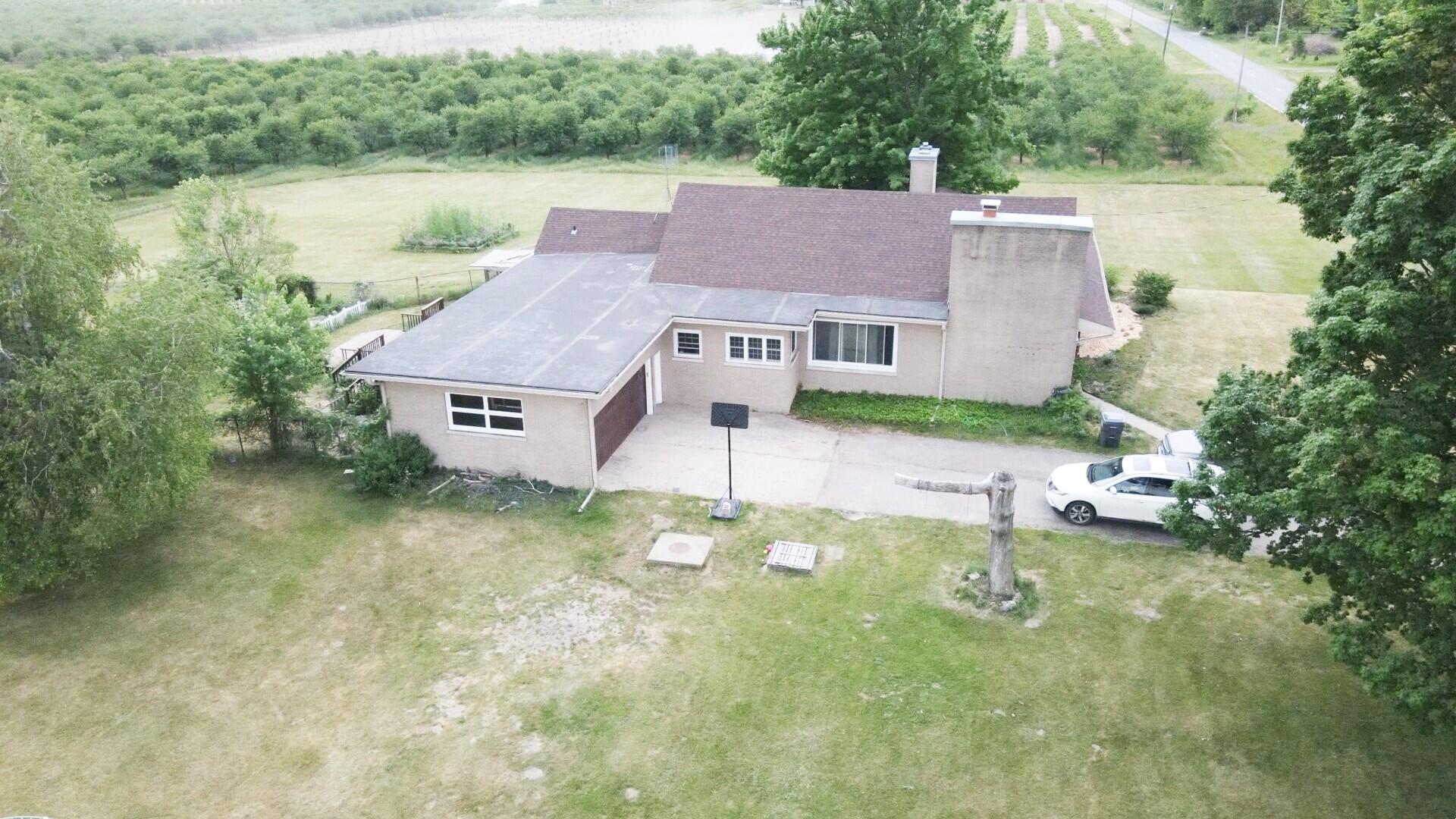 969 Bainbridge Center Road Watervliet, MI 49098 - Photo 18 of 30 Photo_1080295568_DJI_144_jpg_4416656_0_2