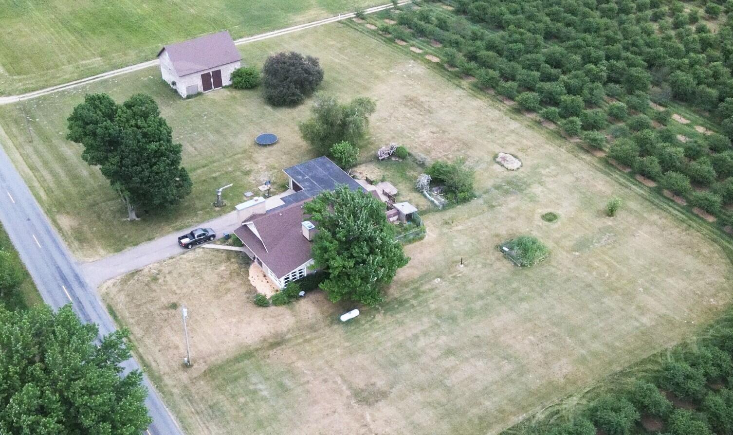 969 Bainbridge Center Road Watervliet, MI 49098 - Photo 26 of 30 Photo_1080295560_DJI_136_jpg_4214503_0_2