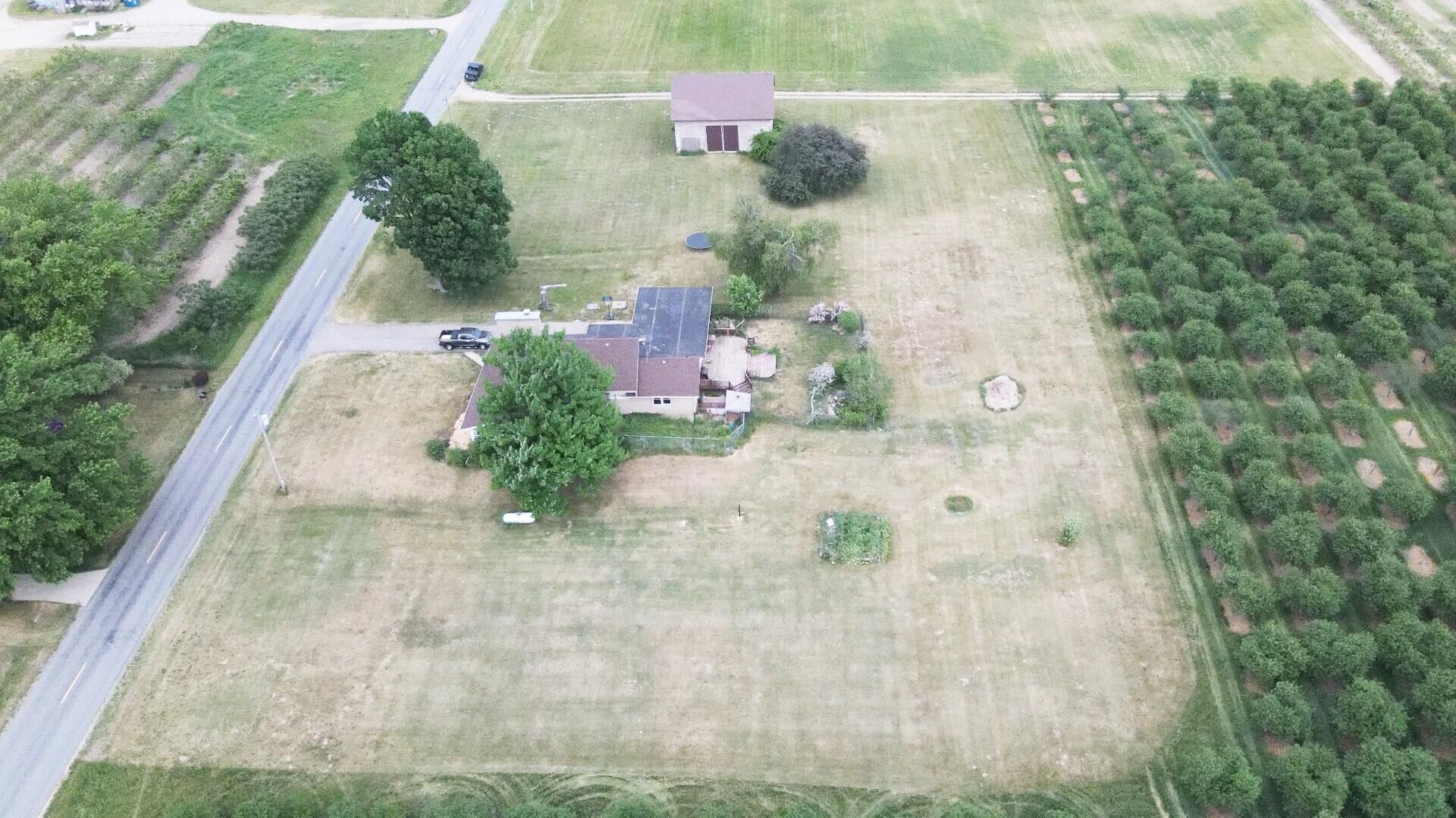969 Bainbridge Center Road Watervliet, MI 49098 - Photo 27 of 30 Photo_1080295559_DJI_135_jpg_4166067_0_2