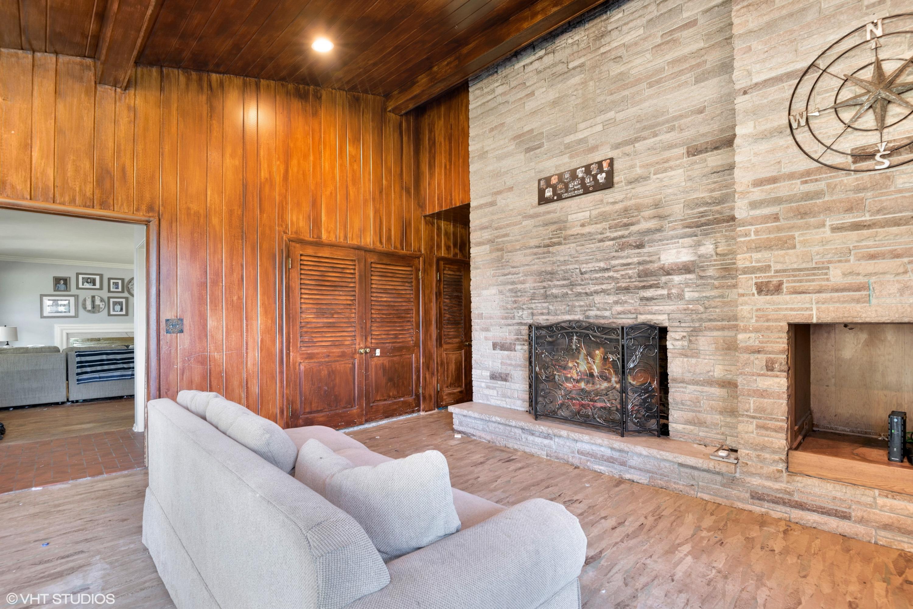 969 Bainbridge Center Road Watervliet, MI 49098 - Photo 5 of 30 05_969BainbridgeCenterRd_3_FamilyRoom_Hi