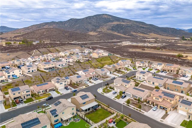 $725,000 | 33063 Table Rock Drive, Winchester, CA 92596