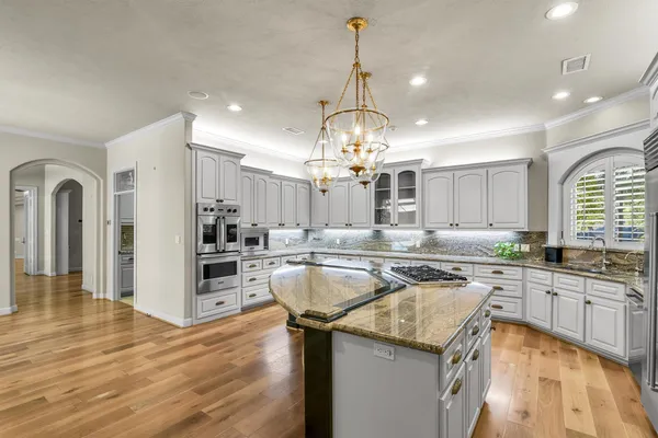 $1,500,000 | 6166 Canyon Ridge Lane, Conroe, TX 77304