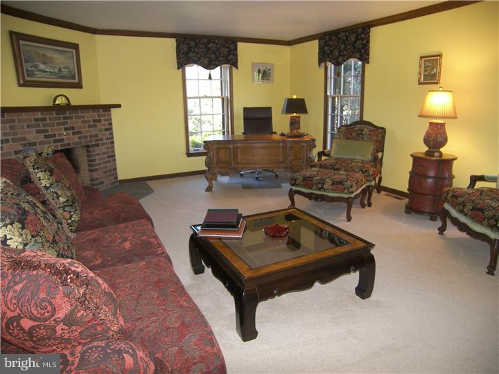 894 Macclesfield Road Buckingham, PA 18925 - Photo 3 of 25 Living Room