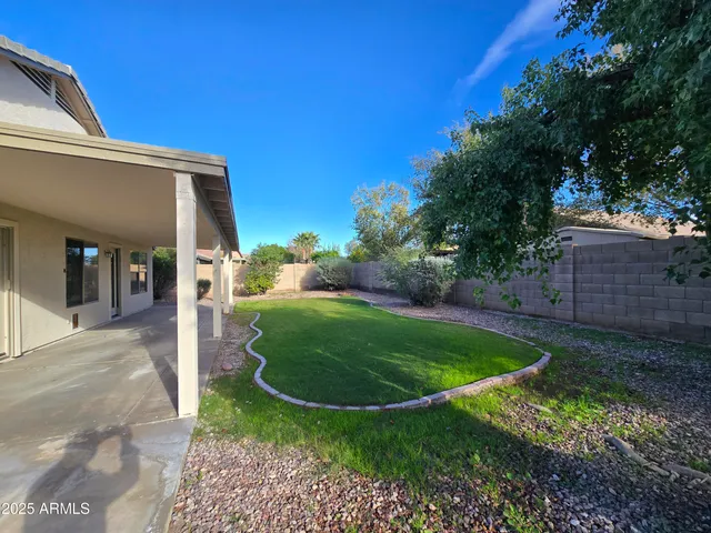 a view of a house with a backyard